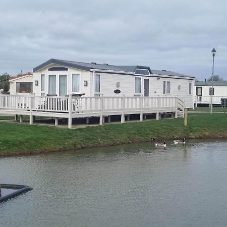 6 Berth Deluxe Ml7 On The Golden Palm Hotel Chapel Saint Leonards Exterior photo