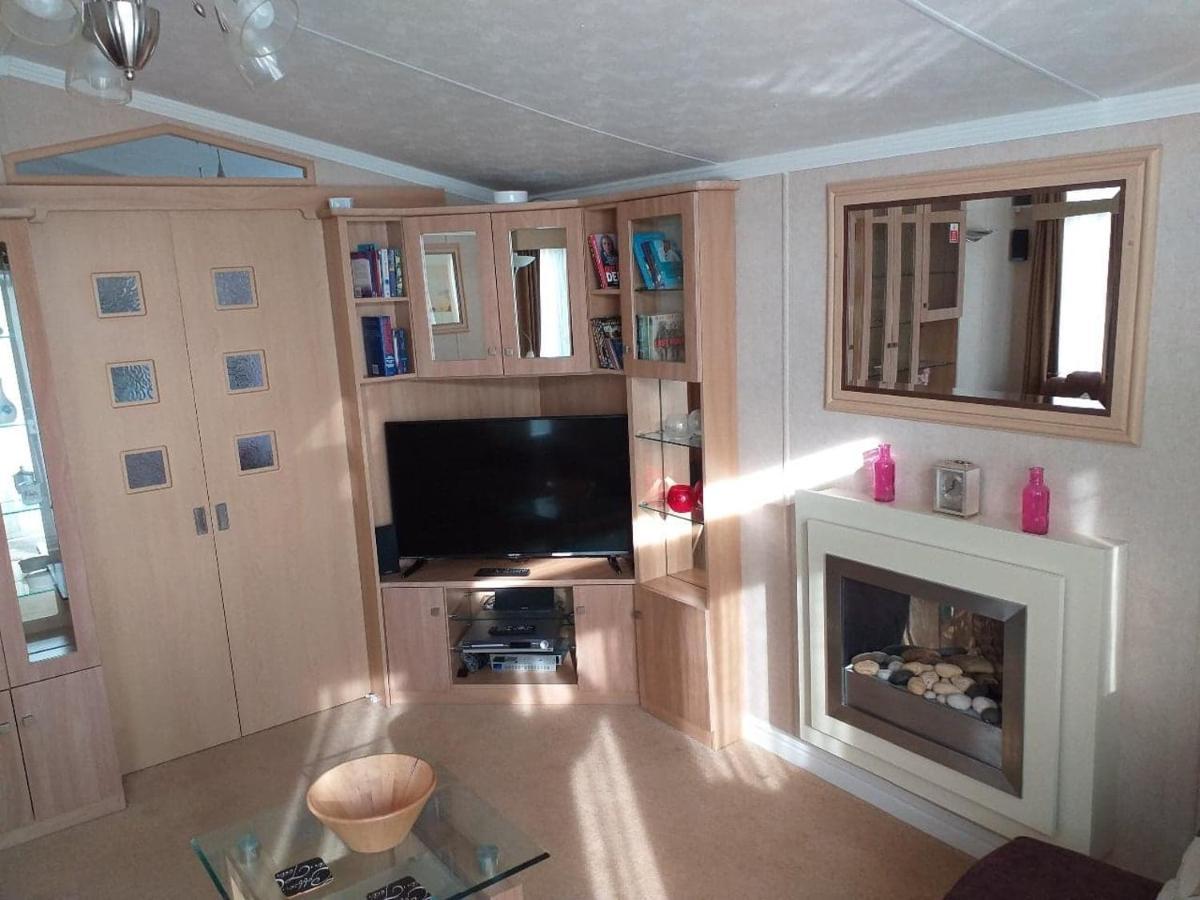 6 Berth Deluxe Ml7 On The Golden Palm Hotel Chapel Saint Leonards Exterior photo