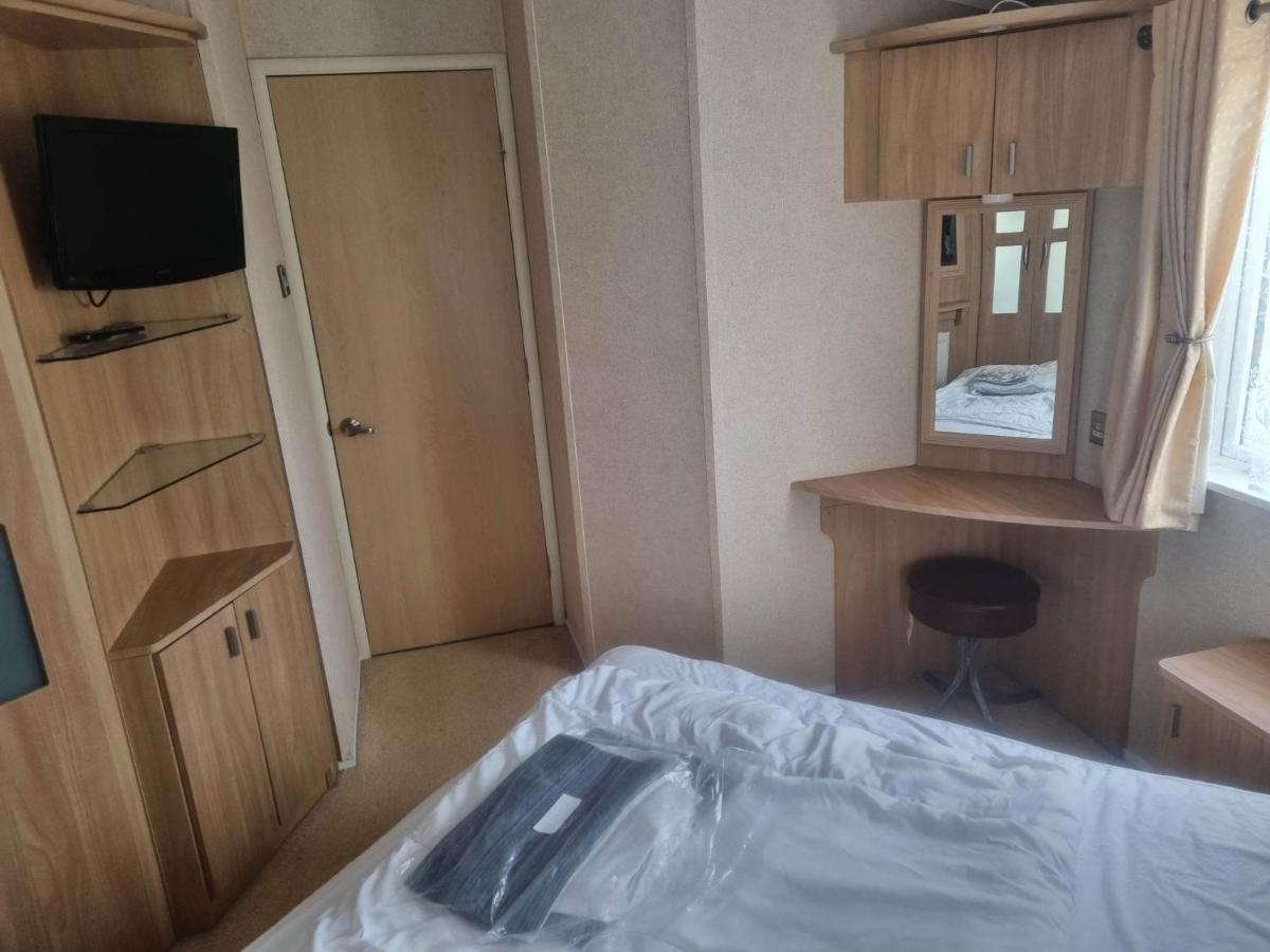 6 Berth Deluxe Ml7 On The Golden Palm Hotel Chapel Saint Leonards Exterior photo